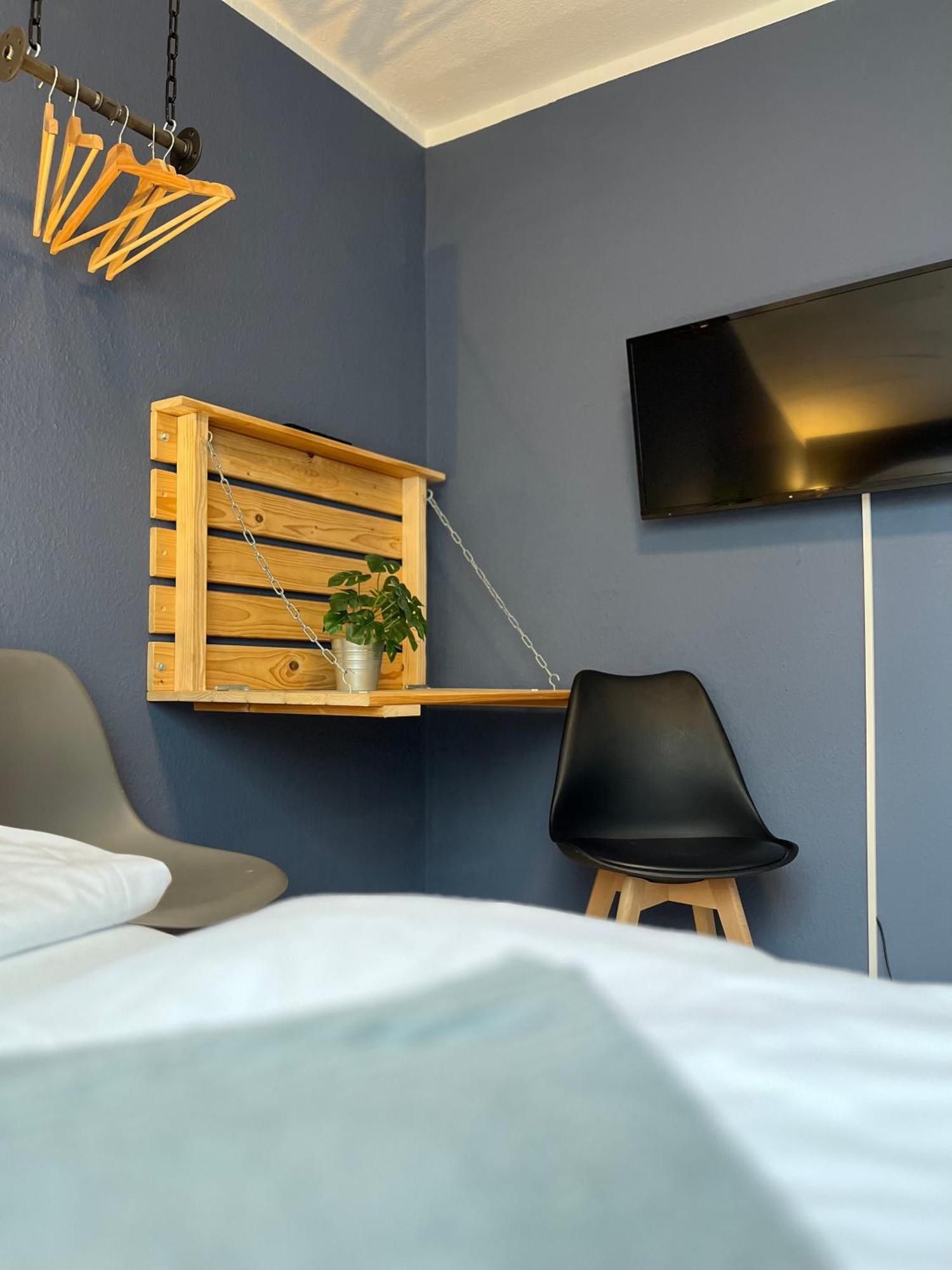 Blue Doors Hostel Ktv Rostock Exteriör bild